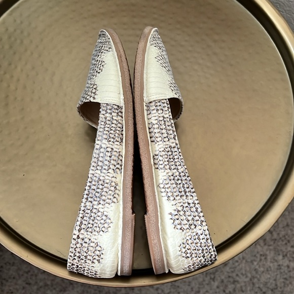 Lucky Brand Bernice Flats - Picture 8 of 11